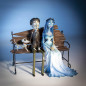 Set Figura Víctor y Emily Sentados en Banco Set Figura Víctor y Emily Sentados en Banco