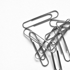 Erich Krause Boîte de 200 clips métalliques – 28 mm – Finition nickelée – Clips de bureau – Ne ternissent pas et ne rayent pas l