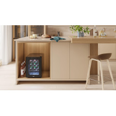 Tristar Cave à vin Grande Saignée - Pour 12 bouteilles maximum - 32 L - Thermoélectrique - Porte en verre - Écran LED tactile -