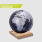 TROIKA Globe terrestre 25 cm de diamètre EXPLORER 360° - Sur socle magnétique issu de forêts durables en Lituanie - Bois de Chên TROIKA Globe terrestre 25 cm de diamètre EXPLORER 360° - Sur socle magnétique issu de forêts durables en Lituanie - Bois de Chên