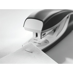 Leitz Agrafeuse de Bureau, Capacité 30 Feuilles, Noir, Boîtier Métallique Ergonomique, Agrafes Incluses, Gamme NeXXt, 55020095