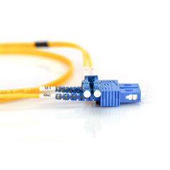 DIGITUS DK-2932-03 – Câble À Fibre Optique OS2 – 3 m – LC à SC – Câble Fibre Optique Duplex – 1/10 Gbit/s – SM Monomode LAN – Ty