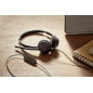 Cisco Casque d'écoute 322Q USB, Casque d'écoute Filaire Double, contrôleur Microsoft Teams avec USB-A, Finition Noir Carbone, Ga