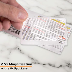 Carson Wallet Magnifier lentille de poche en format de carte de crédit, grossissement de 2,5x, avec une petite lentille incorpor