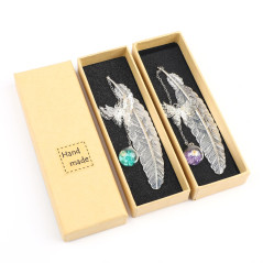 DERAYEE 2pcs Marque-page Plume en Métal Papillon et Fleur Sèche Éternelle Perles de Verre Pendentif Cadeau pour Étudiant Lecteur