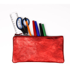 Clairefontaine 8714C - Trousse Scolaire Plate Rouge Effet irisé 22x11 cm en Véritable Cuir d'Agneau - Fourniture Scolaire - Trou